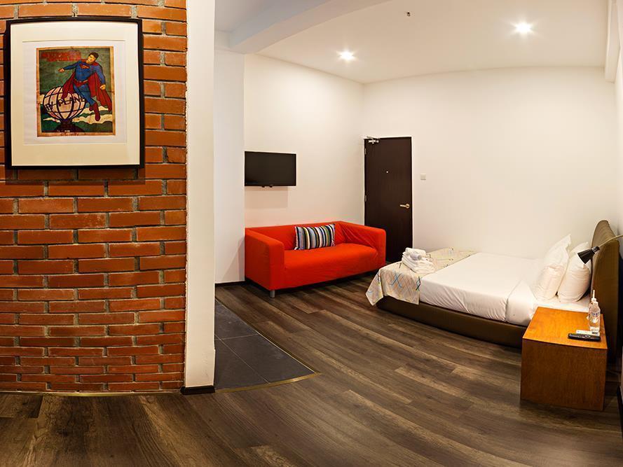 Roomies Suites Бату-Феррінгі Екстер'єр фото