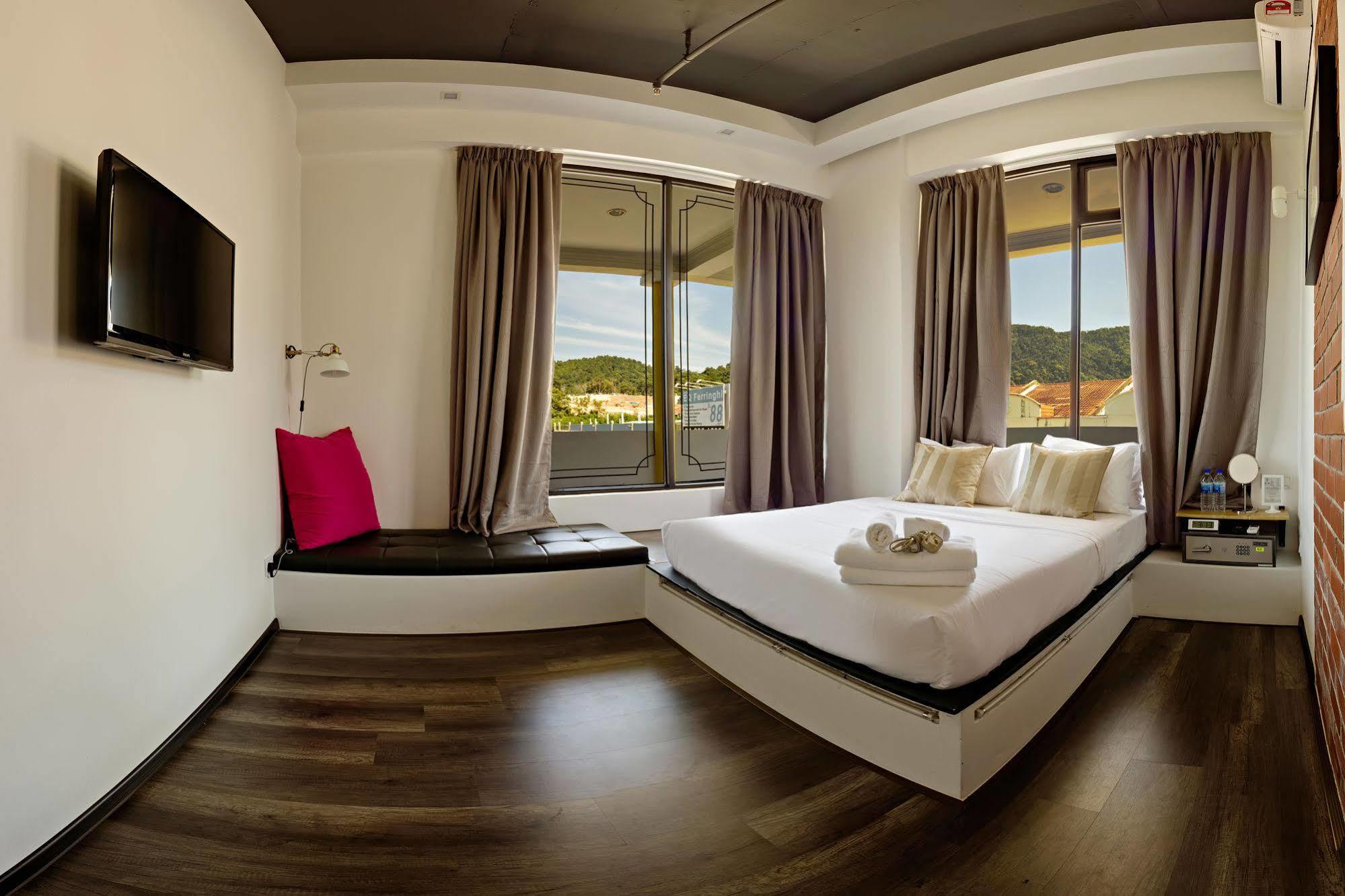 Roomies Suites Бату-Феррінгі Екстер'єр фото