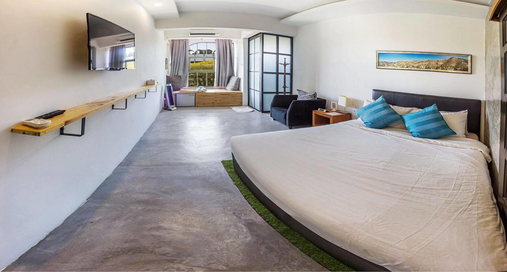 Roomies Suites Бату-Феррінгі Екстер'єр фото